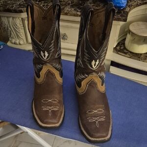 Men's Western Leather Boots in Brown and Tan